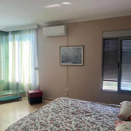 Lena's Pensjonat Qerret (Tirana)